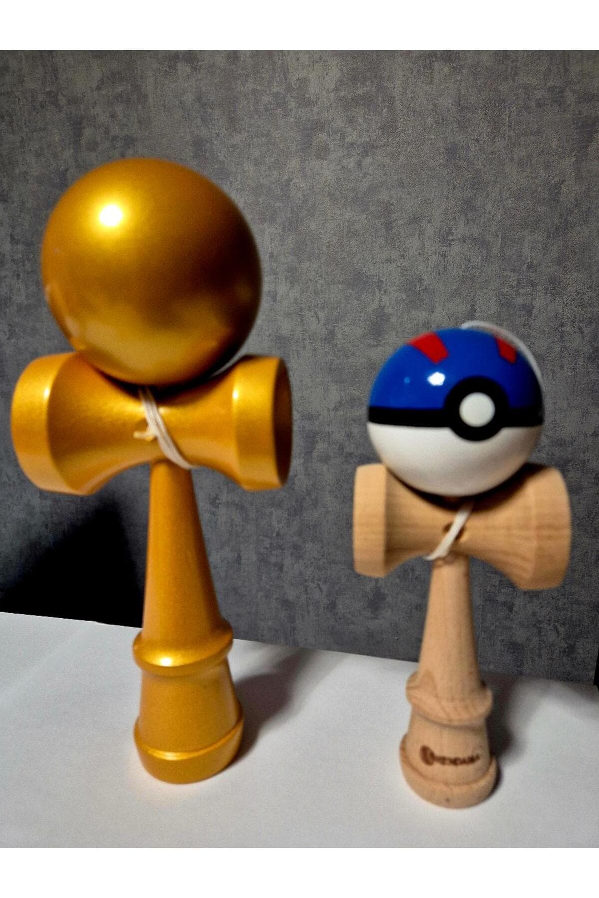 Fotografie produs: Kendama Profi-BIG XXL USA, Auriu si o kendama mica cadou
